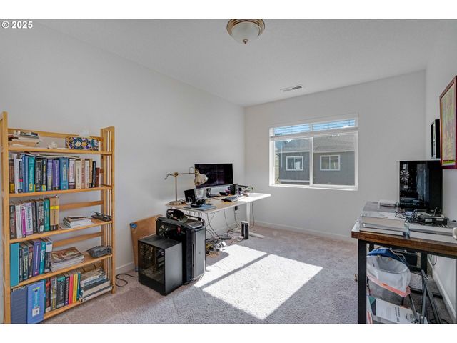 2721 S MAGNOLIA Dr, Cornelius, OR 97113