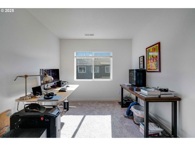 2721 S MAGNOLIA Dr, Cornelius, OR 97113