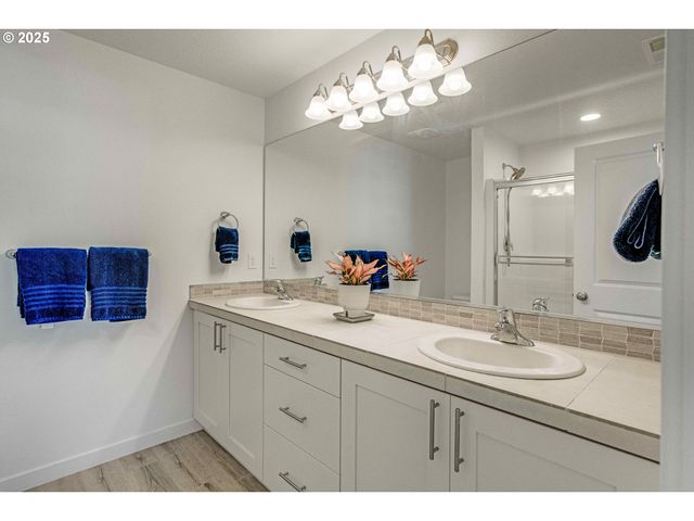 2721 S MAGNOLIA Dr, Cornelius, OR 97113