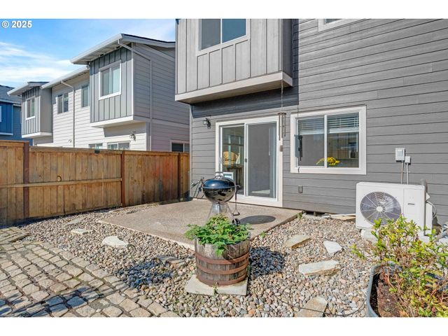 2721 S MAGNOLIA Dr, Cornelius, OR 97113