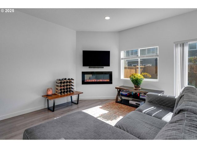 2721 S MAGNOLIA Dr, Cornelius, OR 97113