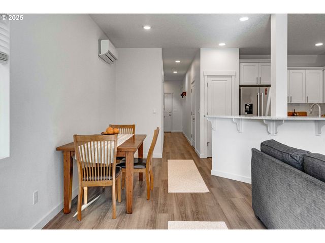 2721 S MAGNOLIA Dr, Cornelius, OR 97113
