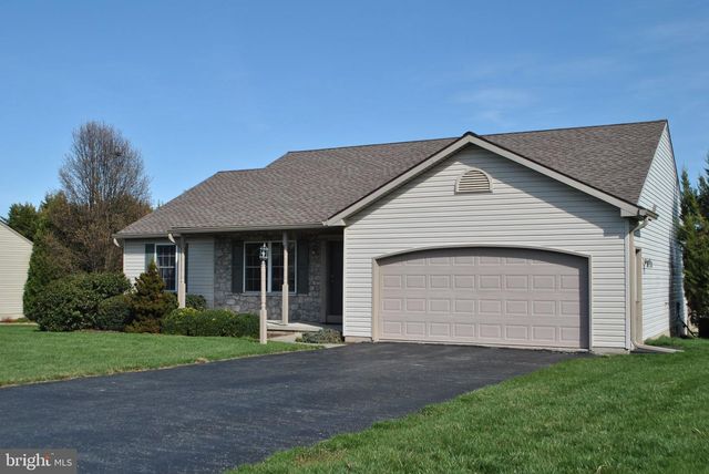 135 TORREY PINES DR, Mt Wolf, PA 17347