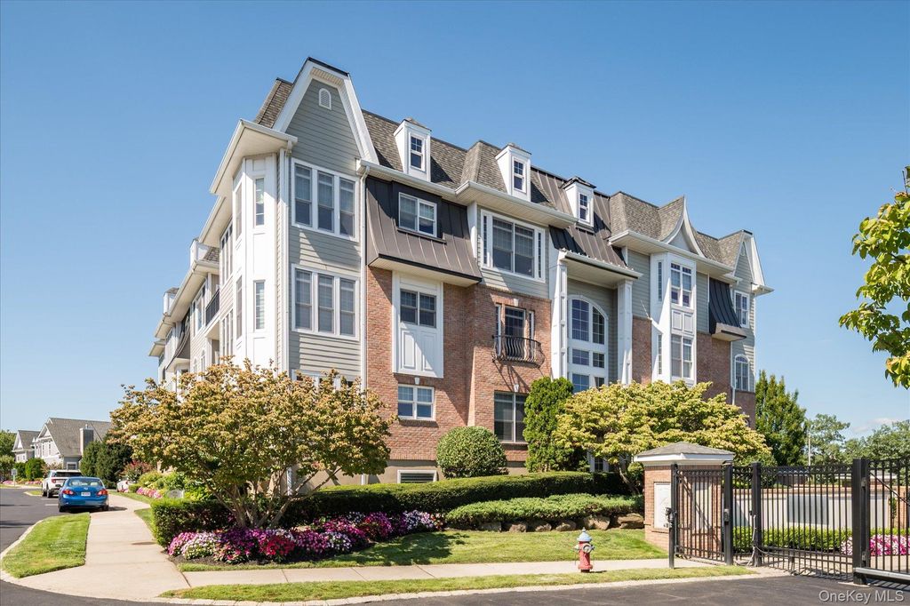 103 Roosevelt Way, Westbury, NY 11590 — exterior