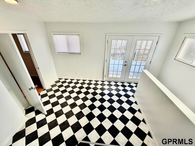 2956 N 11th Street, Lincoln, NE 68521