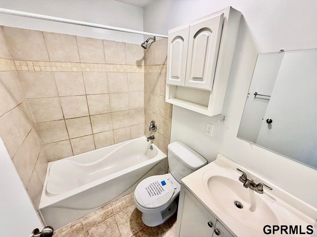 2956 N 11th Street, Lincoln, NE 68521