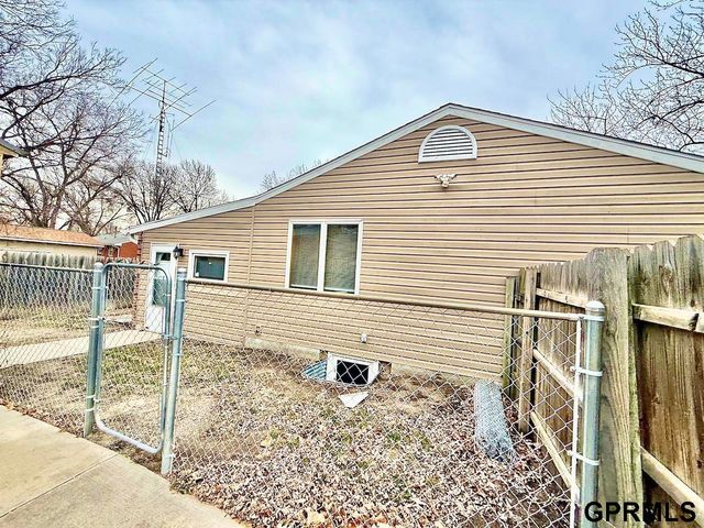 2956 N 11th Street, Lincoln, NE 68521