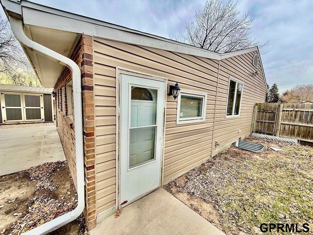 2956 N 11th Street, Lincoln, NE 68521