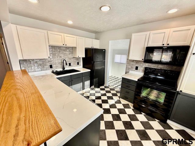 2956 N 11th Street, Lincoln, NE 68521