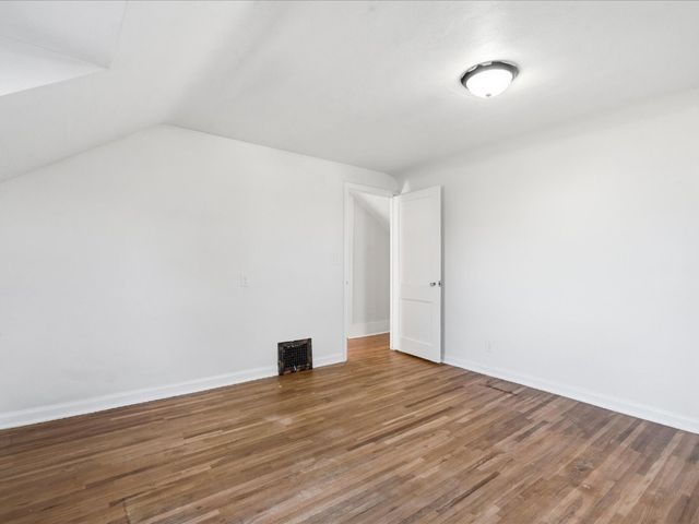 120 Green Street, Center Point, IA 52213