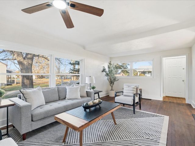 120 Green Street, Center Point, IA 52213