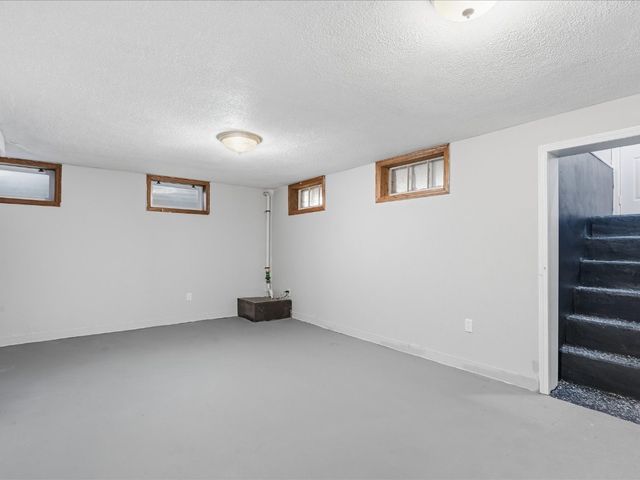 120 Green Street, Center Point, IA 52213