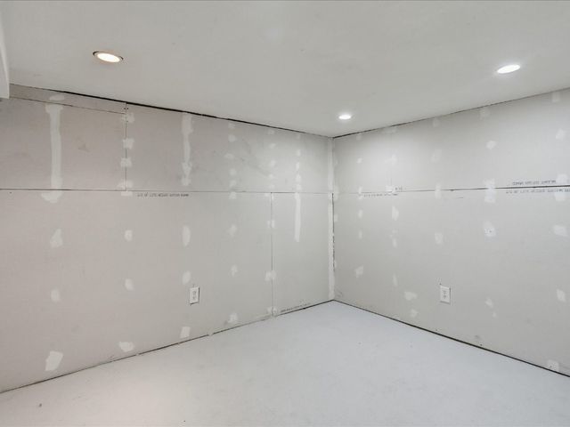 120 Green Street, Center Point, IA 52213