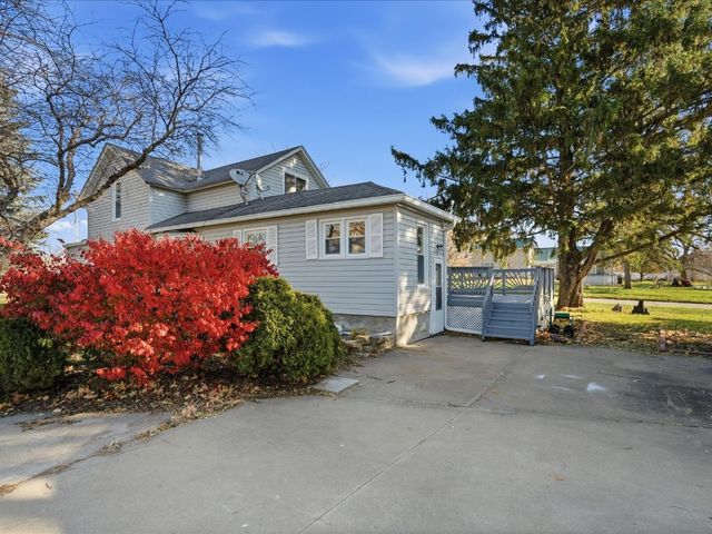 120 Green Street, Center Point, IA 52213