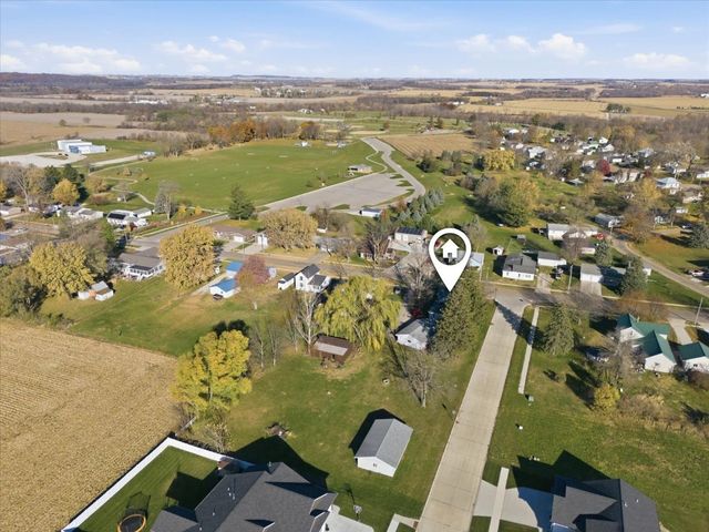 120 Green Street, Center Point, IA 52213