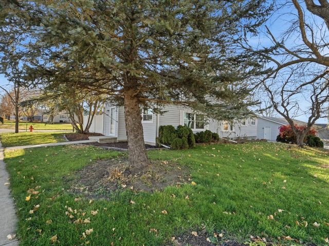 120 Green Street, Center Point, IA 52213