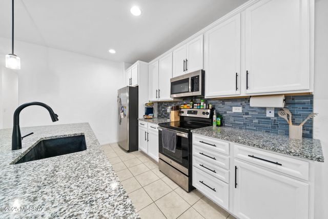 21476 E Treasure Road, Red Rock, AZ 85145