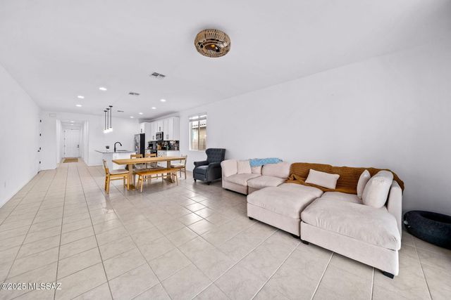 21476 E Treasure Road, Red Rock, AZ 85145