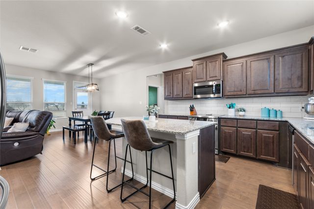 2517 Southern Oak Trail, Oak Ridge, TX 75161