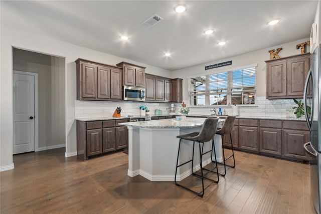 2517 Southern Oak Trail, Oak Ridge, TX 75161