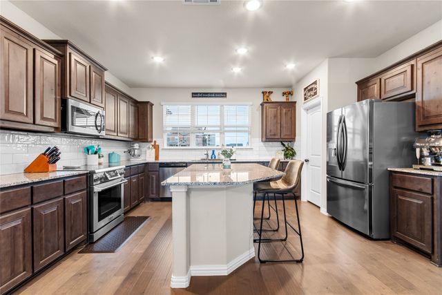 2517 Southern Oak Trail, Oak Ridge, TX 75161