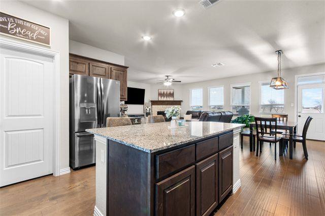 2517 Southern Oak Trail, Oak Ridge, TX 75161