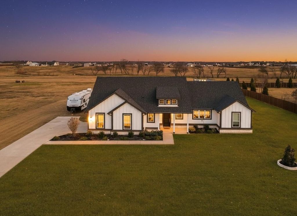 2517 Southern Oak Trail, Oak Ridge, TX 75161