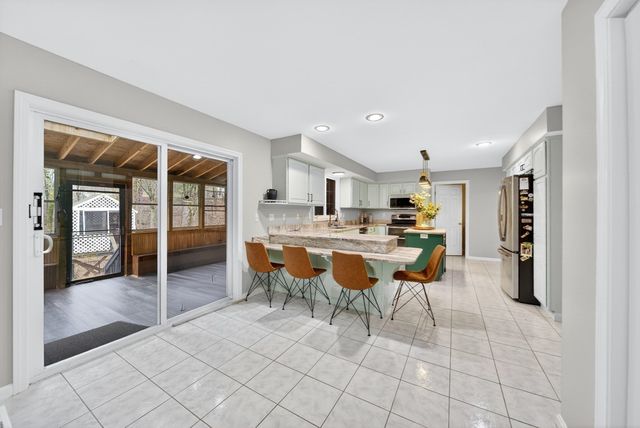 2 Hitching Post Ln, Methuen, MA 01844