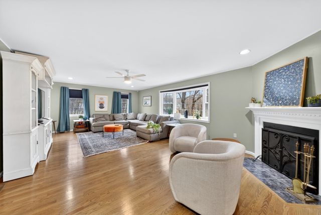 2 Hitching Post Ln, Methuen, MA 01844