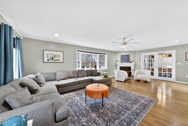 2 Hitching Post Ln, Methuen, MA 01844