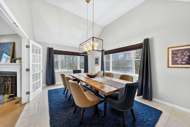 2 Hitching Post Ln, Methuen, MA 01844