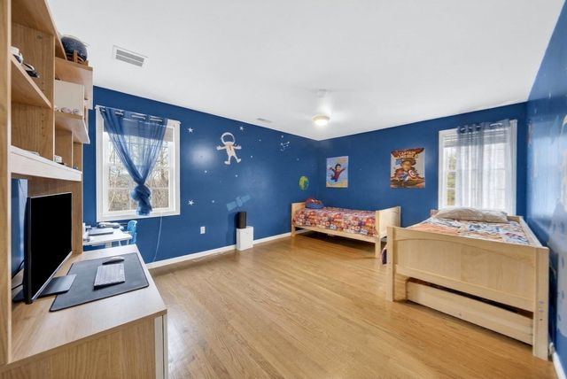 2 Hitching Post Ln, Methuen, MA 01844