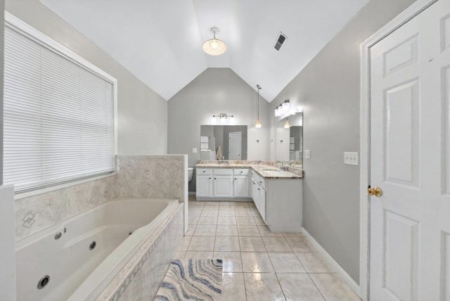 2 Hitching Post Ln, Methuen, MA 01844