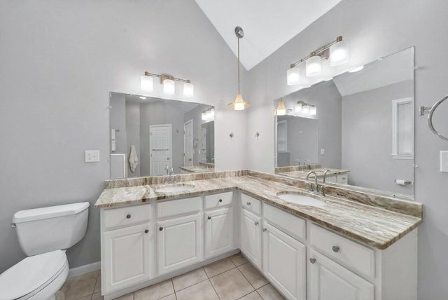 2 Hitching Post Ln, Methuen, MA 01844