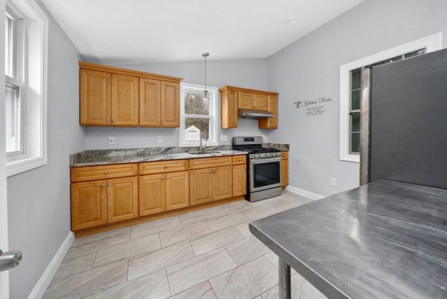 2 Hitching Post Ln, Methuen, MA 01844