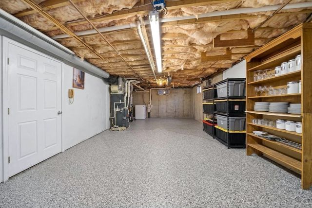 2 Hitching Post Ln, Methuen, MA 01844