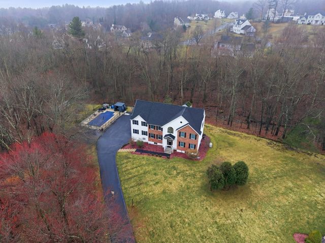 2 Hitching Post Ln, Methuen, MA 01844