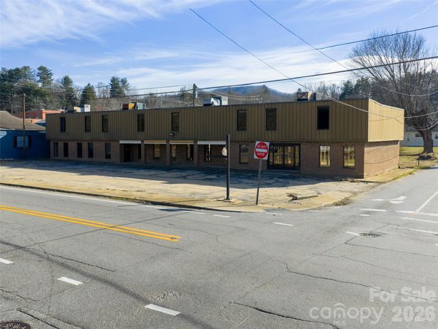 3264 Broad Street, Clyde, NC 28721