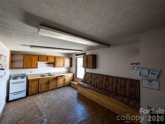 3264 Broad Street, Clyde, NC 28721