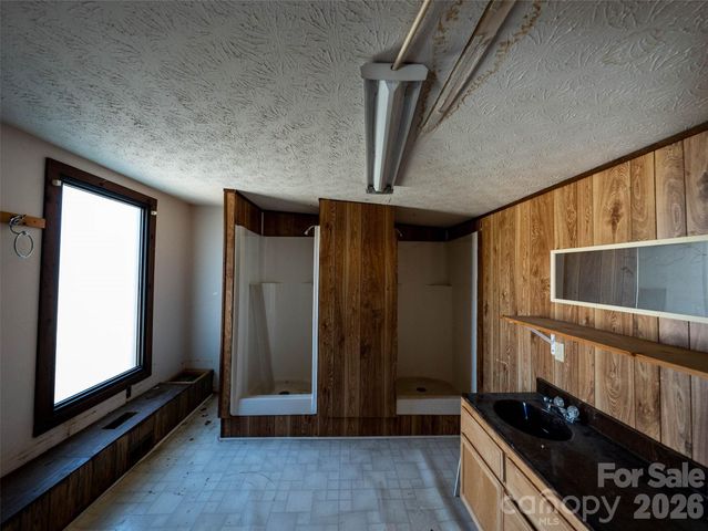 3264 Broad Street, Clyde, NC 28721
