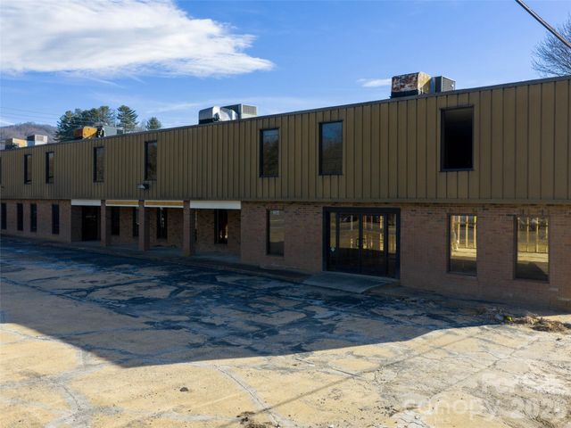 3264 Broad Street, Clyde, NC 28721