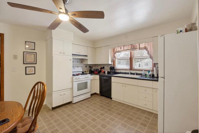 5620 N PARK ROAD, Wisconsin Rapids, WI 54494