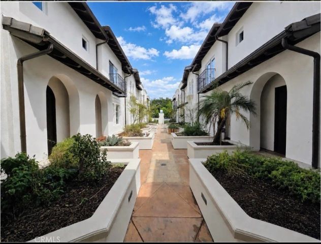 650 S Lake Ave, Pasadena, CA 91106
