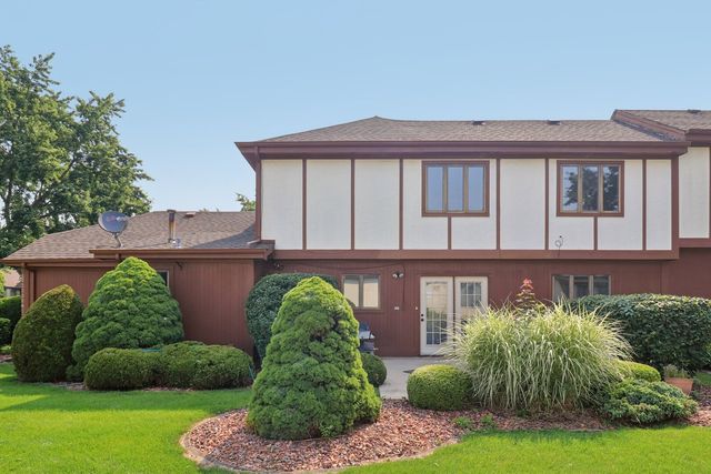 11556 S Alpine Avenue, Palos Park, IL 60464