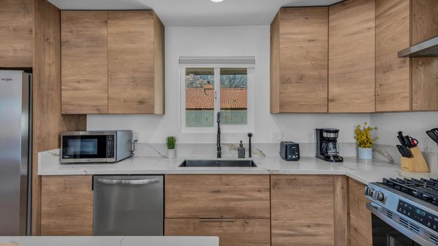 59825 Calle De Las Flores, Palm Springs, CA 92262