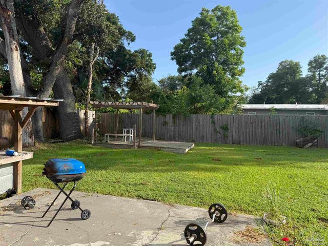 18 Besma Dr, Pensacola, FL 32506