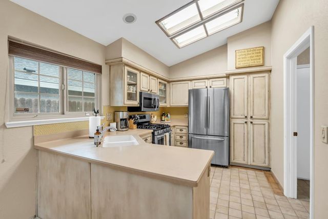 8409 Sunblaze Way, Sacramento, CA 95823