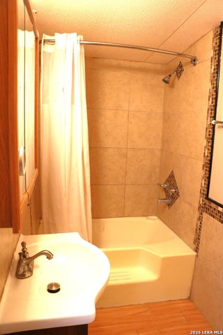 201 County Road 2470, Hondo, TX 78861