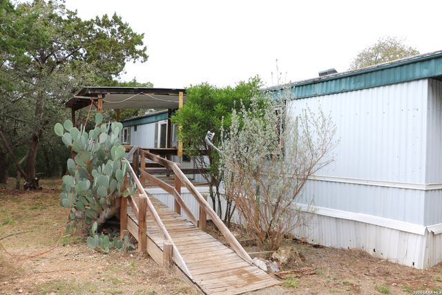 201 County Road 2470, Hondo, TX 78861
