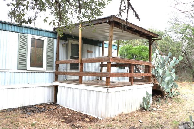 201 County Road 2470, Hondo, TX 78861